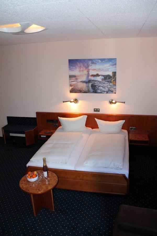 Hotel Adlerhof タウバービショフスハイム エクステリア 写真